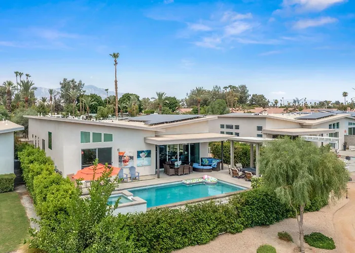Modern Desert Retreat With Private Pool Spa Ev Charger Near Tennis Garden